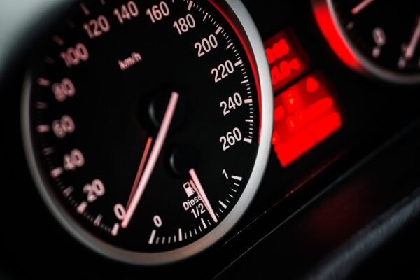 Wat kost een APK-keuring? speedometer, dashboard, car, speed, vehicle, drive, auto, car wallpapers, automobile, design, closeup