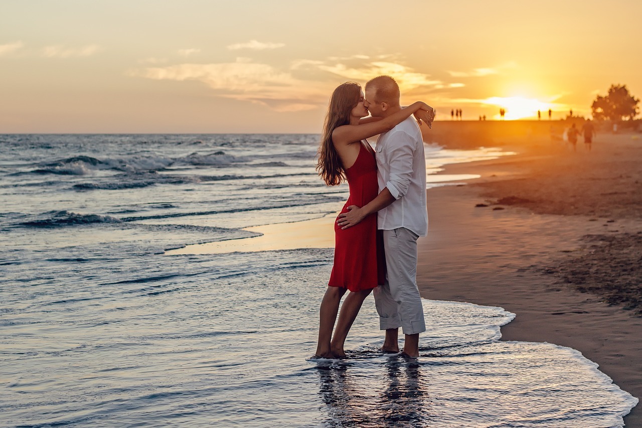 par, young couple, love, kiss, nature, kissing, sunset, holiday, summer, gran canaria, maspalomas, beach, sea, ocean, canary islands