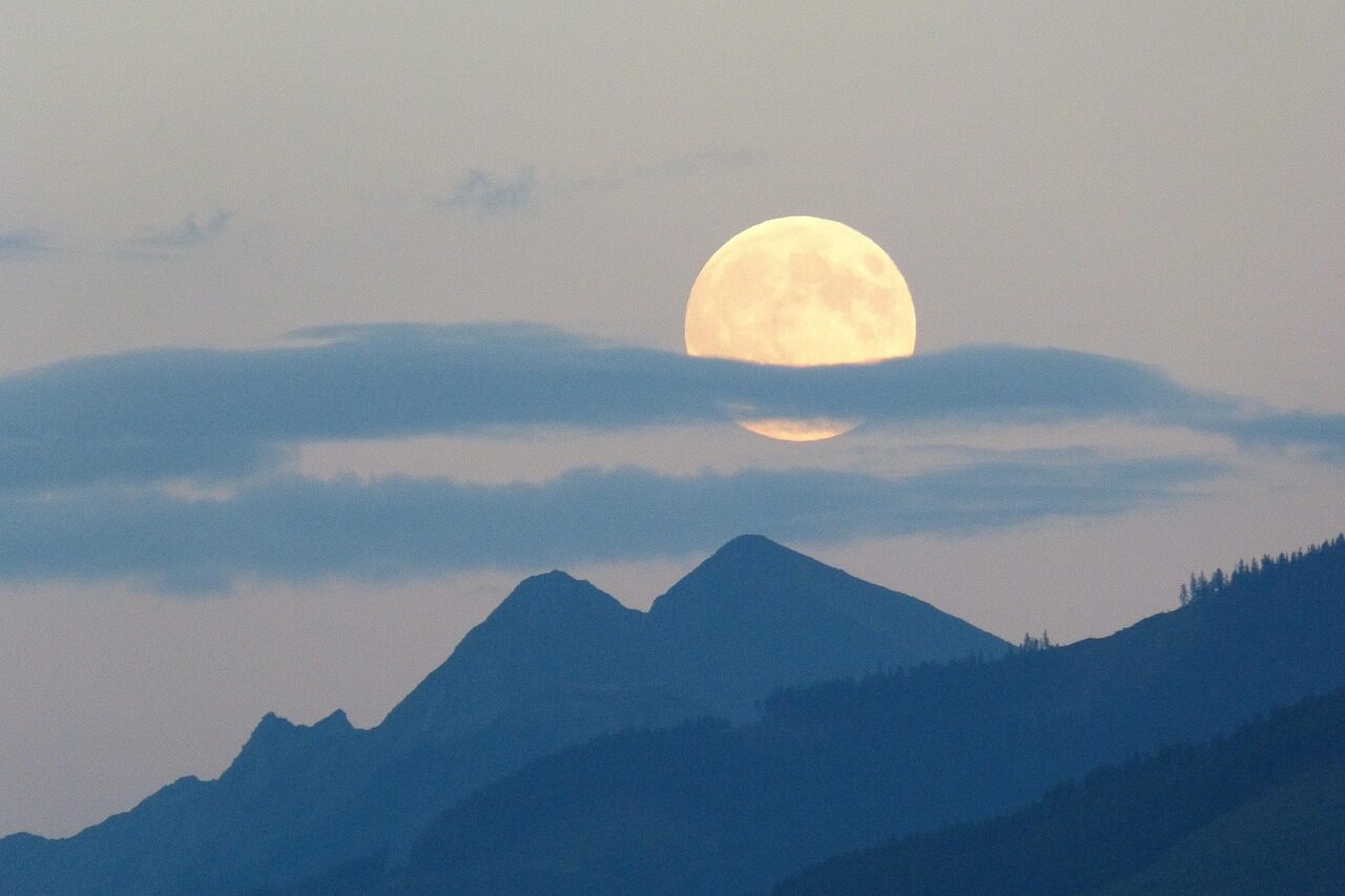 full moon, moon, super moon, clouds of clouds, dusk, nature, shades of color, mountains, heaven, night